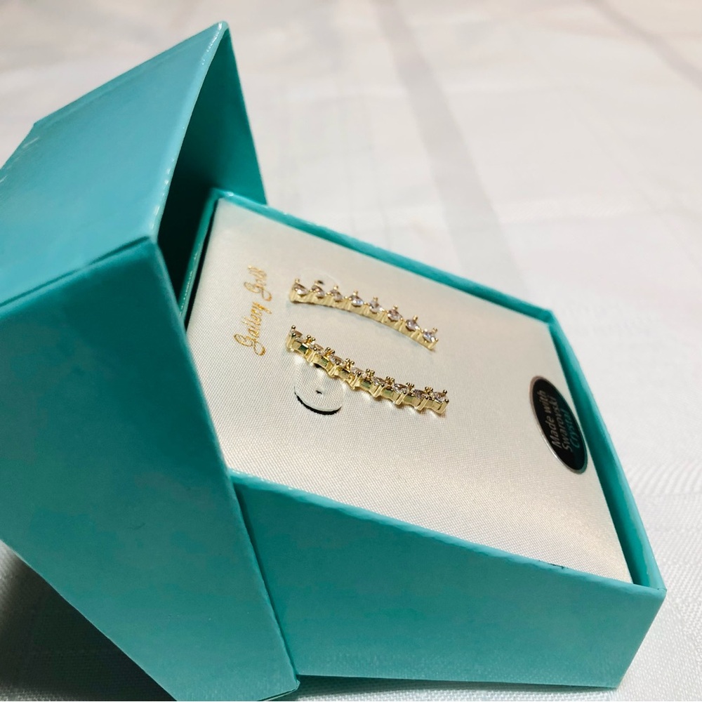 “Host Pick” NWT Swarovski Gold Crystal Bar Earrings